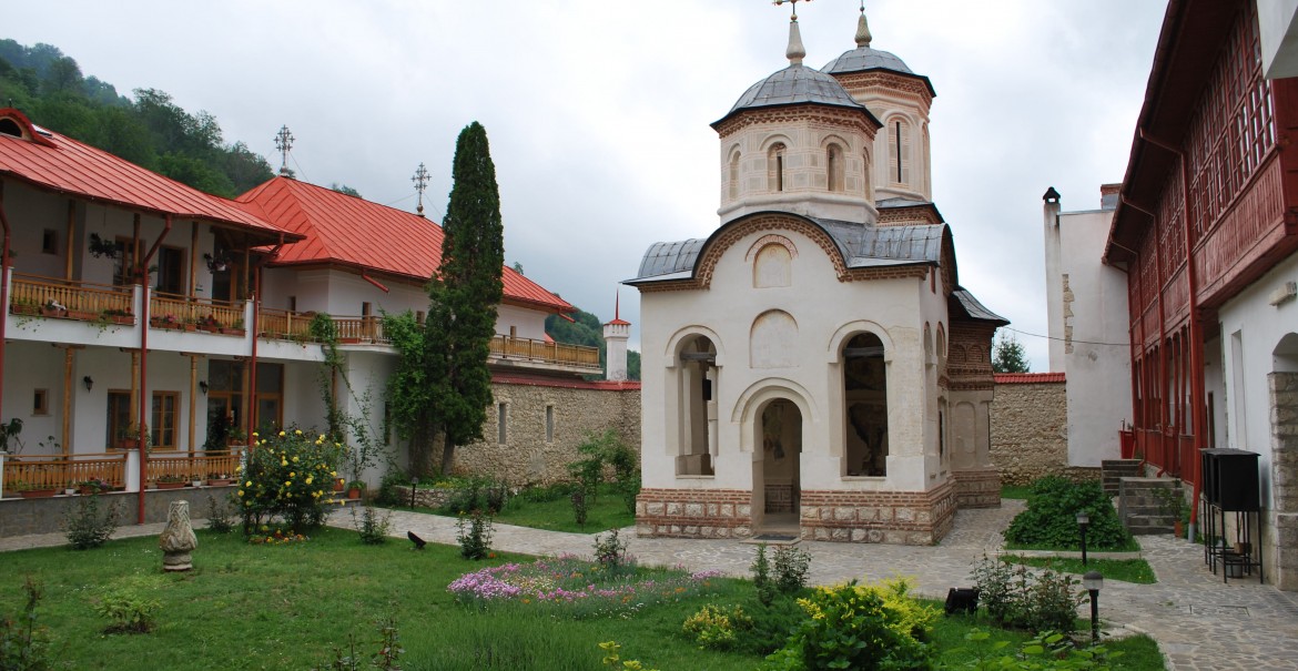Biserica Sfintei Mănăstiri Arnota