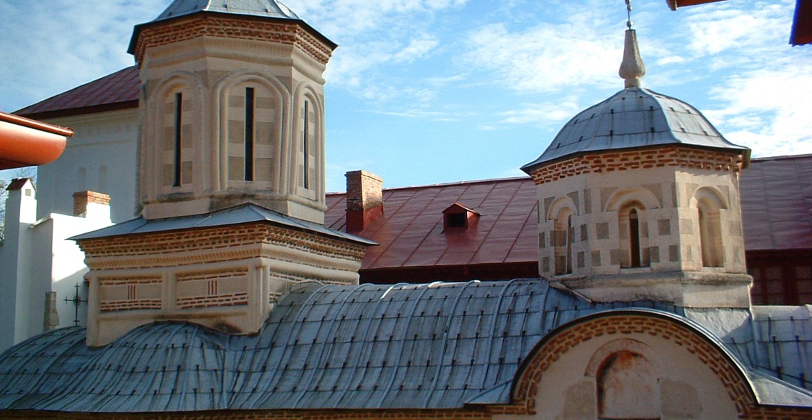 Biserica Sfintei Mănăstiri Arnota Biserica Sfintei Mănăstiri Arnota