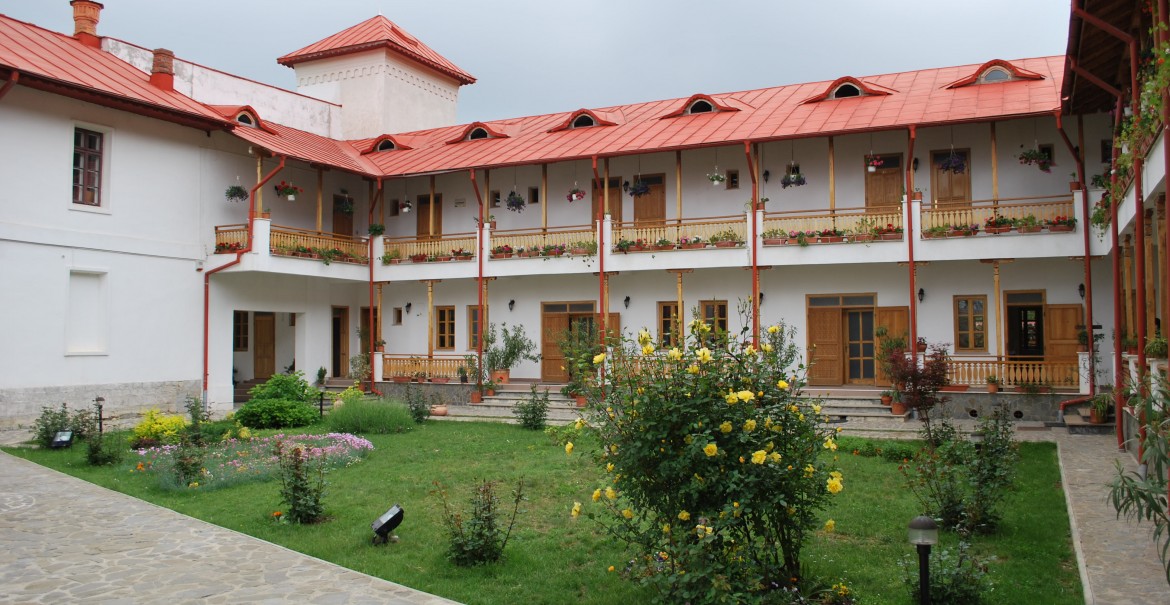 Ansamblul monahal de la Arnota Ansamblul monahal de la Arnota