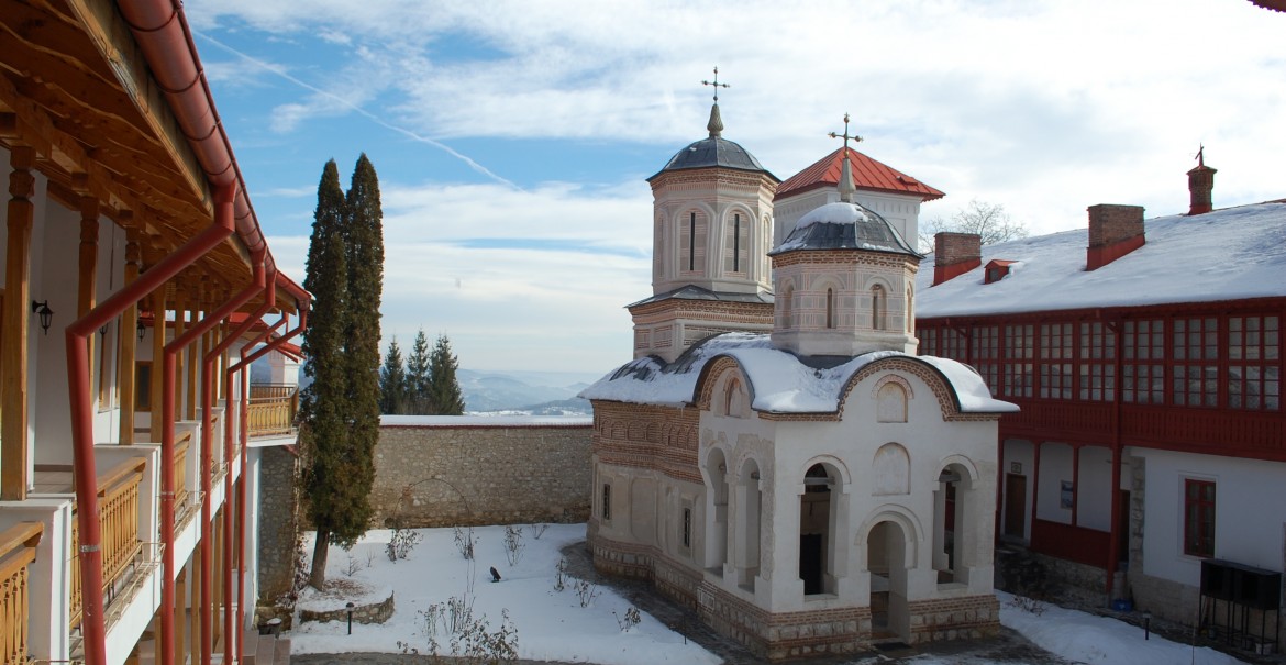 Biserica Sfintei Mănăstiri Arnota Biserica Sfintei Mănăstiri Arnota