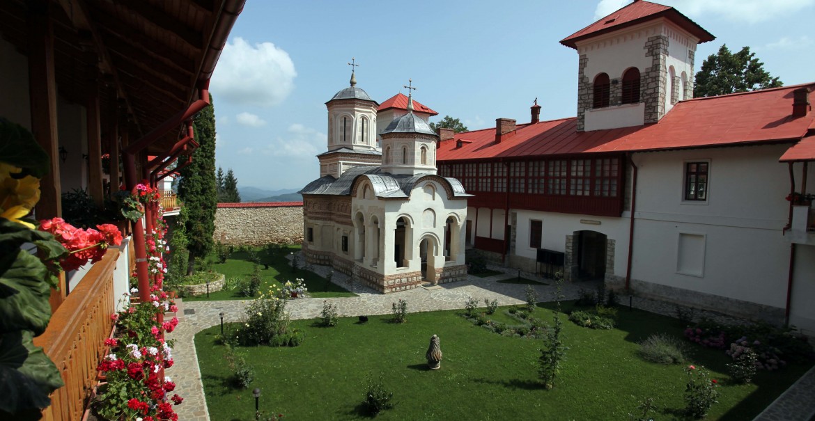 Biserica Sfintei Mănăstiri Arnota Biserica Sfintei Mănăstiri Arnota